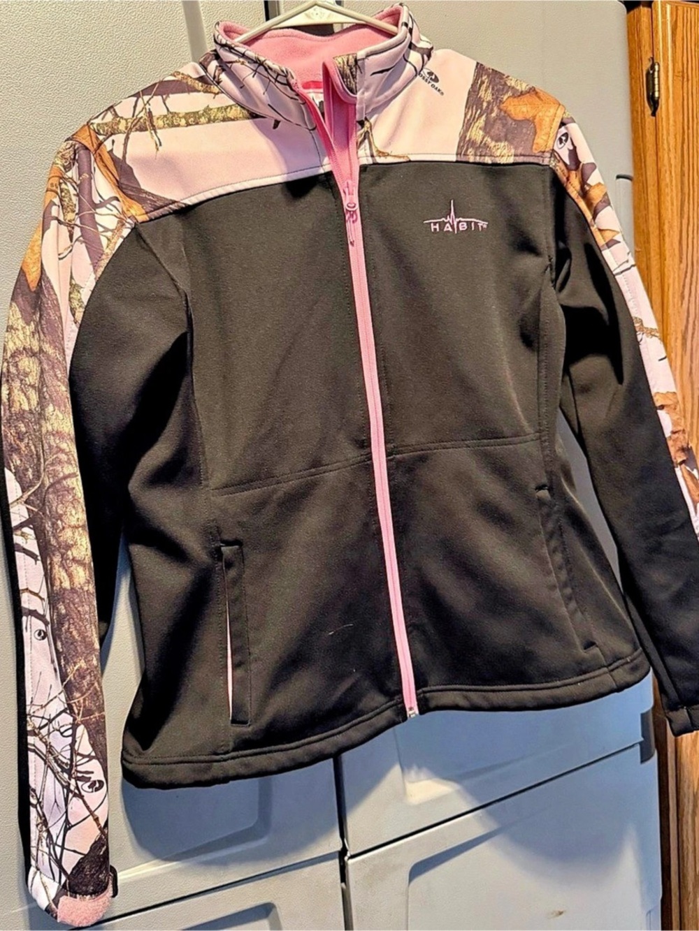Real Tree Habit Women's Softshell & Fleece Jacket Camo Black & Pink Small